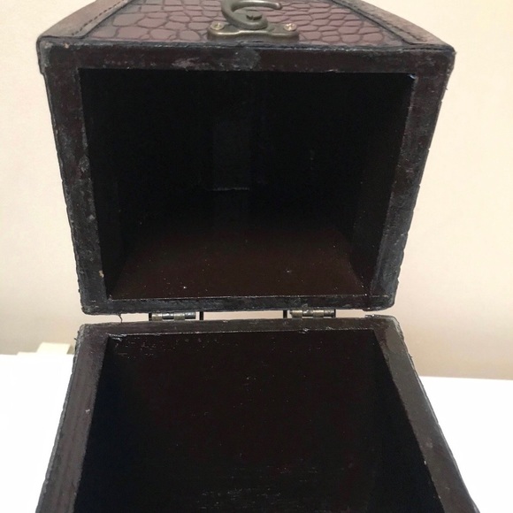 Black Friday Sale! $7 or 3 for $15.00.
Leather Wine Bottle Holder - Picture 5 of 6